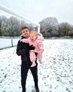 Parry Glasspool Instagram - Efa's winter vibes