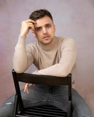 Parry Glasspool Instagram - FYI. Backwards-chair sitting is back in fashion. And if you disagree, you can check out number 3. Mic drop. Out! 

@dancollinsphoto
