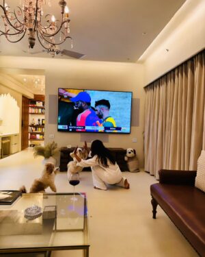 Parul Yadav Instagram - Indiaaaaaa... what a game.. when all seemed lost we just did not give up.. here's to magical #Bumrah and the persevering #Hardik and to #SKY and everyone else in this wonderful team.. a great team that deserved several more trophies in the past 10 years but here's to total domination from here on!!! Cmon INDIAAAA

#T20WorldCup #ChampionSquad #TeamIndia #INDvSA #T20WorldCupFinal @t20worldcup @icc @indiancricketteam