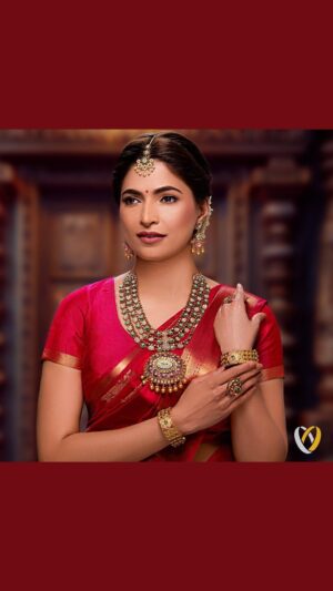 Parvathy Omanakuttan Instagram - Embrace divine radiance, adornments of grace – find your perfect jewel this Akshaya Tritiya only at Joyalukkas.
@parvathyo13 graces every moment, adorning elegance effortlessly

Costume @sareesbymuhurat 
#joyalukkas #akshayatritiya #akshayatritiyaoffer #akshayatritiyaatjoyalukkas #akshayatritiyacollections #akshayatritiyafestival #akshayatritiyagold #akshayatritiyajewellerycollections #goldjewellery #diamondjewellery #pearl #polki