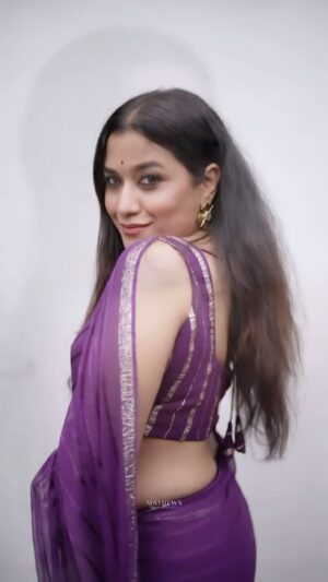 Parvathy R Krishna Instagram - 🌦️🌧️💜💜
Saree: @zoul_designz 
Stylist : @doms.2010 
Videography : @sajarkhan_ 
Clicks : @_stories_by_mathews__ 
.
.
.
.
.
.
.
.
.
.
.
.
.
#reels #reelsinstagram #reelkarofeelkaro #reelitfeelit #trend #trending #trendy #insta #instagram #instagood #saree #sareelove #sareelover #sareefashion #rain