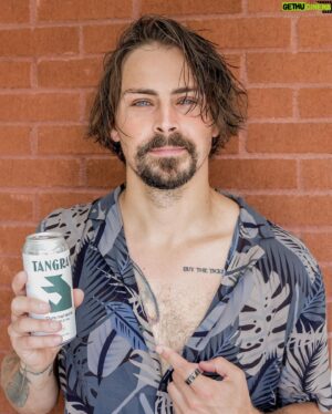 Pascal-Hugo Caron-Cantin Instagram - La bière pour vos terrasses qui s'en viennent, c'est @brasserietangram !

Une bière d'ici, brassée à Boucherville par un brasseur de générations. Elle vient en trois saveurs: La cheval de Troie (NEIPA), l'Ours mal lêché (IPA) et la Poule Mouillée (Session IPA). 

Elle est faite de 4 ingrédients bios (eau, céréales, houblon, levure) qui sont majoritairement québécois!

Pour les amateurs de IPA, mais surtout pour toutes celles et ceux qui aiment la bonne bière.

Dispo dans toutes les grosses chaînes et dans les dépanneurs spécialisés!

#Collab #Brasserietangram