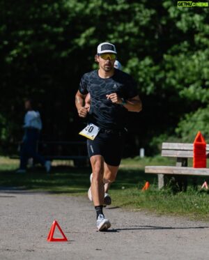 Pascal-Hugo Caron-Cantin Instagram - Retour en image sur mon premier Triathlon 🏊🏼‍♂️🚴🏼🏃🏻‍♂️
Je raconte mon expérience en détail dans le dernier épisode du @upikapodcast 

C’est disponible partout où vous écoutez vos podcasts!

📸: @arichardvideo 
👙: @arenacanada 
👕: @odlo 
👟: @newbalance