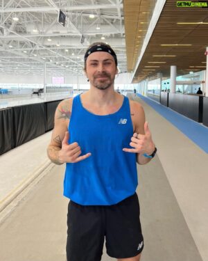 Pascal-Hugo Caron-Cantin Instagram - Objectif ☑️ 16.41 sur 5km. 3.20/km.

Merci à ma coach @coach.cgkin 
Merci à mes pacers : @grioux @cast_charles @jeanphilippe31 @raphrivard 

On se revoit au Marathon d’Ottawa dans 93 jours. @ottawaracewknd