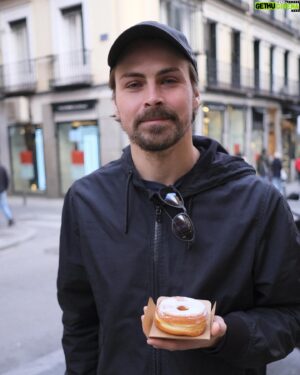 Pascal-Hugo Caron-Cantin Instagram - ☀️ 🍩 ❤️