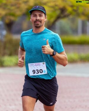 Pascal-Hugo Caron-Cantin Instagram - On garde le sourire! 🏃🏼‍♂️🤘🏼

Encore un peu sur un nuage du super événement dans ma ville natale. Gros merci à toute l’équipe incroyable de bénévoles du Marathon du Fjord!

Je recommande grandement de vous y inscrire l’année prochaine!

Merci à @marioboily pour les supers clichés!