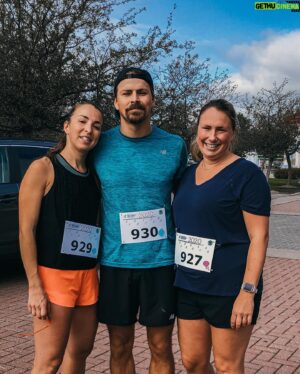 Pascal-Hugo Caron-Cantin Instagram - 2:58.32!! 💪🏼🏃🏼‍♂️

Y’a 16 semaines, je me suis donné comme objectif de faire sous 3h. 111 jours, en restant focus avec ma soeur @marilou_c_c 

Je suis vraiment fier!

Félicitations à ma soeur @maman4en5 pour son premier demi-marathon!