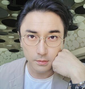 Passin Reungwoot Instagram - แวะจิบกาแฟข้างทางก่อนไปงาน กฐินพระสีวลีครับ go to #วัดป่าม่วงมีชัย #บึงกาฬ #DaddyApassin 😎