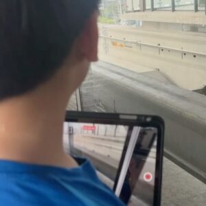 Passin Reungwoot Instagram - ทำตามสัญญา พาไปขึ้นรถไฟฟ้าสายสีชมพู ( รามอินทรา ) ไปทานข้าวกับ คุณย่าที่ เซ็นทรัล พระราม 9 ปรากฏว่า ใช้เวลามากกว่าขับไปเอง  45 นาที :  ต่อรถไฟฟ้า 3 ขบวน ( แต่เลโก้ชอบรถไฟ ) @lego_chaophaya  แต่ขากลับไม่ไหว ท่าทางจะเหนื่อยมาก