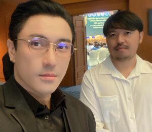 Passin Reungwoot Instagram - ได้มีโอกาสสนทนา กับ หม่อมเจ้าสีสุวัตถิ์ ปัญญามุนี เอกอัครราชทูตผู้พิทักษ์สำนักพระราชเลขาธิการ พระราชนีนโรดม มุนีนาท สีหนุ ในงานประทานรางวัล #นาคธรรมจักร  ครั้งที่ 2  ในนามรายการ #ตามรอยนาคราช ครับ #พญานาค #DaddyApassin