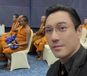 Passin Reungwoot Instagram - ได้มีโอกาสสนทนา กับ หม่อมเจ้าสีสุวัตถิ์ ปัญญามุนี เอกอัครราชทูตผู้พิทักษ์สำนักพระราชเลขาธิการ พระราชนีนโรดม มุนีนาท สีหนุ ในงานประทานรางวัล #นาคธรรมจักร  ครั้งที่ 2  ในนามรายการ #ตามรอยนาคราช ครับ #พญานาค #DaddyApassin