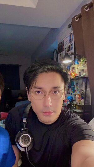 Passin Reungwoot Instagram - ช่วงนี้ได้พัก ทำเพลงให้ฟังกันครับ
ฝากช่อง Youtube @daddyApassin #จักรวาลนฤมิตรด้วย นะครับ 🎼
เพลงยุค 90 #แต่งเองร้องเองฟังเอง