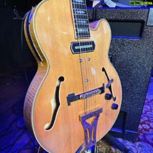 Pat Metheny Instagram - Our new #rigrundown features the amazing @patmetheny and his smorgasbord of gear that traveled with him during his solo Dream Box tour. Here’s a taste of the instruments that helped bring his beautiful compositions to life at the @theryman back in October. Full episode is linked in bio!

•
•
•

#guitar #guitars #guitarist #guitarplayer #patmetheny #dreambox #right #guitarrig #guitargear #gear #jazz #jazzguitar