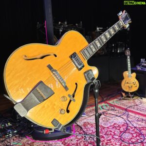 Pat Metheny Instagram - Our new #rigrundown features the amazing @patmetheny and his smorgasbord of gear that traveled with him during his solo Dream Box tour. Here’s a taste of the instruments that helped bring his beautiful compositions to life at the @theryman back in October. Full episode is linked in bio!

•
•
•

#guitar #guitars #guitarist #guitarplayer #patmetheny #dreambox #right #guitarrig #guitargear #gear #jazz #jazzguitar
