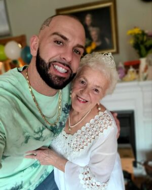 Pat Stay Instagram - Happy bday to this sweet soul, Mary Murray Met her at an Unreasonable Rob scene (last clip) and she and I have stayed in touch since. I surprisd her at her bday party. Great human. She said the say of shooting the comedy was one of the best days of her life! 

❤🙏🏻