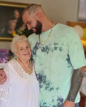 Pat Stay Instagram - Happy bday to this sweet soul, Mary Murray Met her at an Unreasonable Rob scene (last clip) and she and I have stayed in touch since. I surprisd her at her bday party. Great human. She said the say of shooting the comedy was one of the best days of her life! 

❤🙏🏻