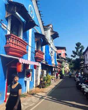 Paton Ashbrook Instagram - I’ll be reflecting on this trip for a long time. ♥️ I’m grateful to get to share some of the highlights with ya’ll. 🙏🏻 
1. Arriving in Chennai for the first time
2. Swinging in Goa
3. Best veggie burger ever in Chennai
4. Henna in Kerala
5. Sightseeing in Mahabalipuram 
6. View of Delhi from our hotel
7. Cliff side in South Goa
8. Street side in North Goa
9. At The Shore Temple of Mahabalipuram
10. First auto rickshaw ride with family in Chennai

#travelogue #indiatravelgram #familytrip #goabeach #chennai #mamallapuram #delhi #kerala #henna #mendhidesign #mahabalipuram
