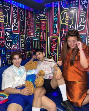 Patpasit Na Songkhla Instagram - แอลลี่เดย์ 🎂🎉🎁 สุขสันต์วันเกิดนะคุณพี่แอล 

โตขึ้นอีกปี ก็ให้ให้มีแต่สิ่งดีๆเพิ่มขึ้นด้วย มีความสุขมากขึ้น แข็งแรงขึ้น สวยขึ้น รวยขึ้นเก็บเงินได้มากขึ้นน้าาาา ขอบคุณที่คอยบอกคอยสอน คอยซัพพอร์ตเราตลอด เลิฟๆน้าคุณพี่❤️❤️