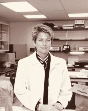 Patricia Cornwell Instagram - Photoshoot in the morgue after Postmortem came out in 1990.