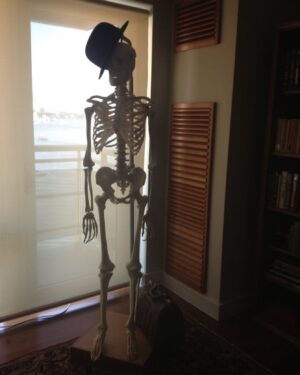 Patricia Cornwell Instagram - Slim trying to figure out what else to wear in this heat…