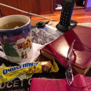 Patricia Cornwell Instagram - A writer’s desk. Well, mine at least…