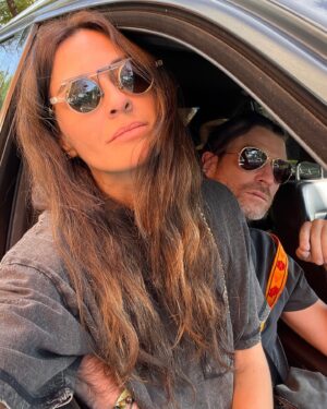 Patricia Garza Instagram - Un JUNE hermoso de mucha compasión, humildad, placeres, familia (cada vez más), tristezas compartidas, creaciones y visiones manifestadas.

Dejar que te guíe tu fuego interior, dejar que haga su trabajo, aceptar, comprender, integrar y agradecer con amor. Regresarle al universo lo bello que te ha brindado con la misma alegría, ganas, constancia y dedicación. 

Darle al tiempo su lugar y ayudarlo a regresar a su no existencia. 

Te espero con amor JULIO, mes de mi retorno solar.