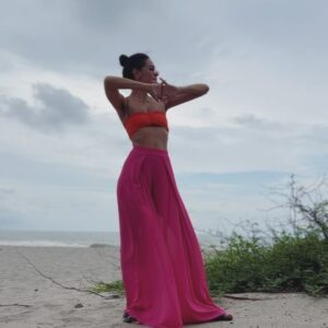 Patricia Garza Instagram - Un JUNE hermoso de mucha compasión, humildad, placeres, familia (cada vez más), tristezas compartidas, creaciones y visiones manifestadas.

Dejar que te guíe tu fuego interior, dejar que haga su trabajo, aceptar, comprender, integrar y agradecer con amor. Regresarle al universo lo bello que te ha brindado con la misma alegría, ganas, constancia y dedicación. 

Darle al tiempo su lugar y ayudarlo a regresar a su no existencia. 

Te espero con amor JULIO, mes de mi retorno solar.