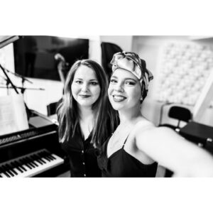 Patricia Janečková Instagram - Something new coming soon! I’m so excited 🤍 

#singer #pianist #music #shooting  #myfriend #ostrava #blackandwhite #staystrong #breastcancer #thankyou 

Photo: Martin Kusyn