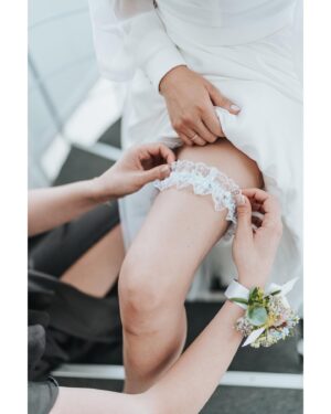 Patricia Janečková Instagram - A few moments before the ceremony 🤍 

📸 @herecsfotakem 
🌸 @kytkyodhanduly 
💄 @tom_krpec 

#wedding #bride #wearemarried #unforgettablemoments #love #komorniscenaarena #ostrava #patriciaburdajaneckova