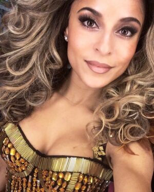 Patricia Meeden Instagram - Back on stage today!😍 #thebodyguardmusical 
#rachelmarron 
#wienerschnitzel