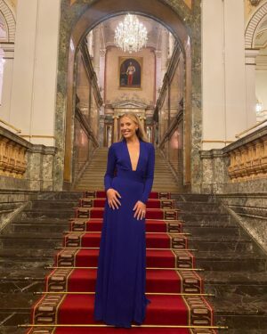 Patricia Meeden Instagram - #hollywoodinvienna2022 #photodump 🤓 and my #STUNNING #Discodress is from @alexisfegonzalez 🔥 I absolutely LOVED IT!!! Muchísimas gracias!!!❤️🙏🏽
#ilovemyjob #disney #fun #musicals #alanmenken #wien #wienerkonzerthaus #unforgettable #experience #grateful