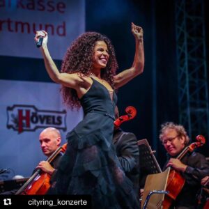 Patricia Meeden Instagram - DANKE DORTMUND!!❤️🎉🤩 What an amazing night! Thank you @cityring_konzerte for having me and the biggest thank you goes to the incredible @dortmunderphilharmoniker because they are EVERYTHING!!❤️ •
•
•
#my #highlight #of #the #year #luckiestgirlintheworld #prettywoman #bodyguard #funnygirl #barbarastreisand #shirleybassey #thegreatestshowman #iwillalwaysloveyou #live #concert #orchestra #nothingbutlove #somuchfun #dortmund #musicals #singer #dortmund #friedensplatz #ck2019 #cityringkonzerte #instadaily #photooftheday 
Copyright: Jan Heinze