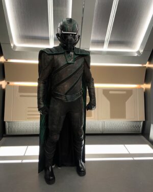 Patricia Summersett Instagram - My equivalent of a yacht selfie? 🖖
 (I’m sailing aggressively in space towards the USS Discovery, do not get in my way. 😈 )

Last week the series finale of Star Trek: Discovery dropped. I squeaked into this  heartfelt series closer S5 Ep 10 “Life, Itself” as the character Primarch Tahal. Directed by Olatunde Osunsanmi, written by Kyle Jarrow and Michelle Paradise. 

It was a privilege to witness the sophisticated artistry of the Discovery costume design team, including artists like @adam_quang and many more — to watch them work together and construct these ornate pieces! My iphone pics don’t really do justice to the craft, but here’s another look at the glorious gilded beast—and proof that I was inside the armour, on the USS Discovery, chillin’ like a villain… because… I am that…here❣️

#startrekdiscovery 
#breen 
#tahal
