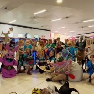 Patricia Summersett Instagram - My last appearance of 2023 contained a Zelda cosplay highlight at @mcmcomiccon Birmingham. 

Thank you @cosevie for organizing ❤️
And @itsnickyfishwick for the 📸

It was wonderful to witness; one of those moments to reflect upon and appreciate the curious landscape of our profession and the worlds we get to inhabit. So cool.
Thanks for the fun and creativity. What a delight! 

And if you are in these pics and would like to be tagged, do put your handle below - it’s impossible to find everyone! ❤️

#mcmcomiccon 
#mcmbirmingham 
#zeldatotk