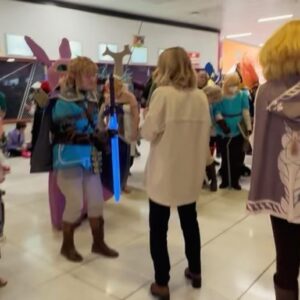 Patricia Summersett Instagram - My last appearance of 2023 contained a Zelda cosplay highlight at @mcmcomiccon Birmingham. 

Thank you @cosevie for organizing ❤️
And @itsnickyfishwick for the 📸

It was wonderful to witness; one of those moments to reflect upon and appreciate the curious landscape of our profession and the worlds we get to inhabit. So cool.
Thanks for the fun and creativity. What a delight! 

And if you are in these pics and would like to be tagged, do put your handle below - it’s impossible to find everyone! ❤️

#mcmcomiccon 
#mcmbirmingham 
#zeldatotk