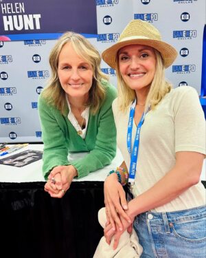 Patricia Summersett Instagram - Helen Hunt, a dear baby named Hylia, stellar cosplay and …. that’s a saturday wrap at @fanexpodallas ❣️

#zeldacosplay 
#hylia 
#fanexpodallas