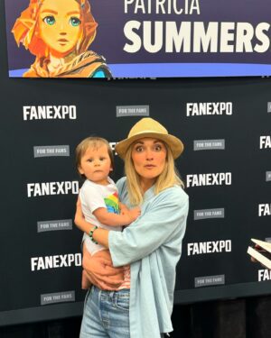 Patricia Summersett Instagram - Helen Hunt, a dear baby named Hylia, stellar cosplay and …. that’s a saturday wrap at @fanexpodallas ❣️

#zeldacosplay 
#hylia 
#fanexpodallas