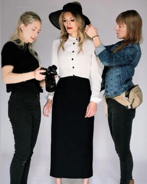 Patricia Summersett Instagram - A non-convention post. 
Highlightin’ the work of fabulous Montreal artist ladies. 

📸@maude_denis_photo 
💄@bumaucoeurtendre 
👗@prod.fox

#montrealphotography 
#montrealfashion
#vintagefashionphotography