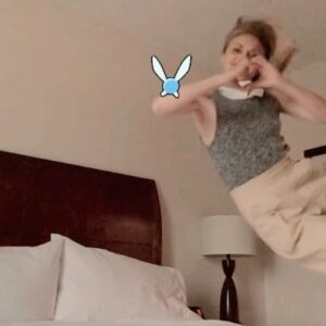 Patricia Summersett Instagram - Hand-cupped heart to bear claws, no shape of jump is too dramatic for @tmgexpo 

The bed is bouncy like a slab of granite.

Now in Philly (Phoenixville, PA) to meet you Friday-Sunday at the Greater Philadelphia Expo center along with fab guests such as Roger Craig Smith, Quinton Flynn, David Hayter, Charles Martinet and more! 

My panels this weekend: 
🩵Friday 6:30-730pm Neko Stage shared w/ Roger Craig Smith.
🩵Saturday 1:30-230 Gato Stage Solo Panel. 

Music snippet: New single “The Veil” by @delor.ca 🖤

#toomanygames2023 
#retrogaming
#totk