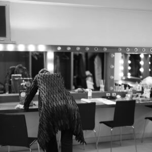 Patrícia Vasconcelos Instagram - Ainda estou de alma cheia  com a noite de ontem❤️
E que sorte que eu tive de ter este meu grande amigo @kenton.thatcher  a captar momentos mágicos. Amizade de 30 anos❤️❤️
@teatromariamatos 
@andresousamachadodrummer 
@moises_trp 
@pedropin
@alexandre.diniz.music 
@martanippy