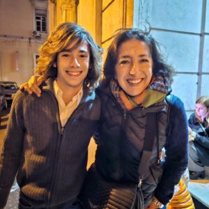Patrícia Vasconcelos Instagram - Que maravilhaaaa. A minha cara de felicidade😍
Tanto orgulho neste casting. Ontem foi ao último dia de rodagem deste filme que promete. Revolução sem sangue do incrível @ruipsousa @revolucaosemsangue 
Faltam aqui alguns que já não apanhei a jeito como a @caldeira_helena e a @palomadelpillar e a @ateresavieira 
Obrigada a estes frandes produtores que tanto valorizam o trabalho de casting👌❤️
@filmesdamente e @stationproductions