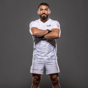 Patricio Freire Instagram - 𝑹𝑶𝑪𝑲𝑰𝑵𝑮 𝑻𝑯𝑬 𝑵𝑬𝑾 𝑭𝑰𝑻𝑺

@takedownshop the official apparel partner of the PFL

#PFLvsBellator | #RiyadhSeason