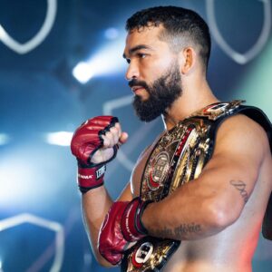 Patricio Freire Instagram - February 24th is almost here 🔜

Who will seize the 𝑭𝑬𝑨𝑻𝑯𝑬𝑹𝑾𝑬𝑰𝑮𝑯𝑻 𝑻𝑯𝑹𝑶𝑵𝑬? 👑

#PFLvsBellator | #RiyadhSeason