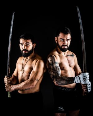 Patricio Freire Instagram - 🇯🇵 素晴らしい刀でした、@minosaka.iaito 本当にありがとうございました。🇧🇷Fomos presenteados com essas katanas pela fabricante tradicional de espadas aqui no Japão, a Minosaka Iaito. O que acharam?
