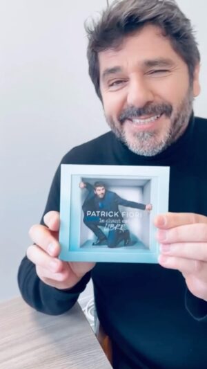 Patrick Fiori Instagram - Je découvre avec vous mon nouvel album « Le chant est libre » 💿
Et vous pouvez déjà le précommander 👀 (lien en bio)
