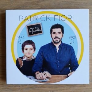 Patrick Fiori Instagram - Il est maintenant entre vos mains depuis vendredi ! Je suis très heureux de lire vos commentaires sur cette nouvelle édition de l’album « Un air de famille » 😊 
(Lien de commande dans ma bio)