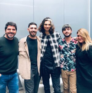 Patrick Fiori Instagram - On est tous prêt pour la 
demi-finale @thevoice_tf1 de demain ! 💪🏻💪🏻💪🏻 @flomalley @galeyantoine @louisdelort et notre coach vocal @geraldineallouche  #thevoiceallstars @itvstudiosfr @tf1