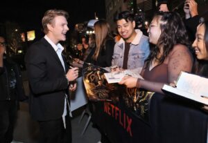 Patrick Gibson Instagram - @shadowandbone premiere last night 🖤
Thank you to everyone who came down and made it so special.

@simonerocha_  @zadrianandsarah