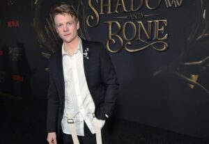 Patrick Gibson Instagram - @shadowandbone premiere last night 🖤
Thank you to everyone who came down and made it so special.

@simonerocha_  @zadrianandsarah