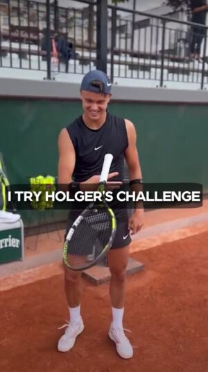 Patrick Mouratoglou Instagram - It can’t just be me… Does anyone else struggle with this racquet trick that @holgerrune can do? Let me know in the comments how many attempts it took you! #tennis #racquettrick #holgerrune #coachmouratoglou